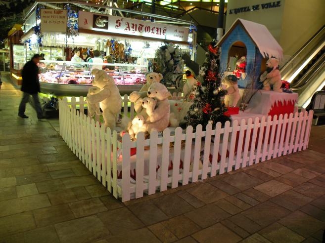  ours blancs au marché couvert